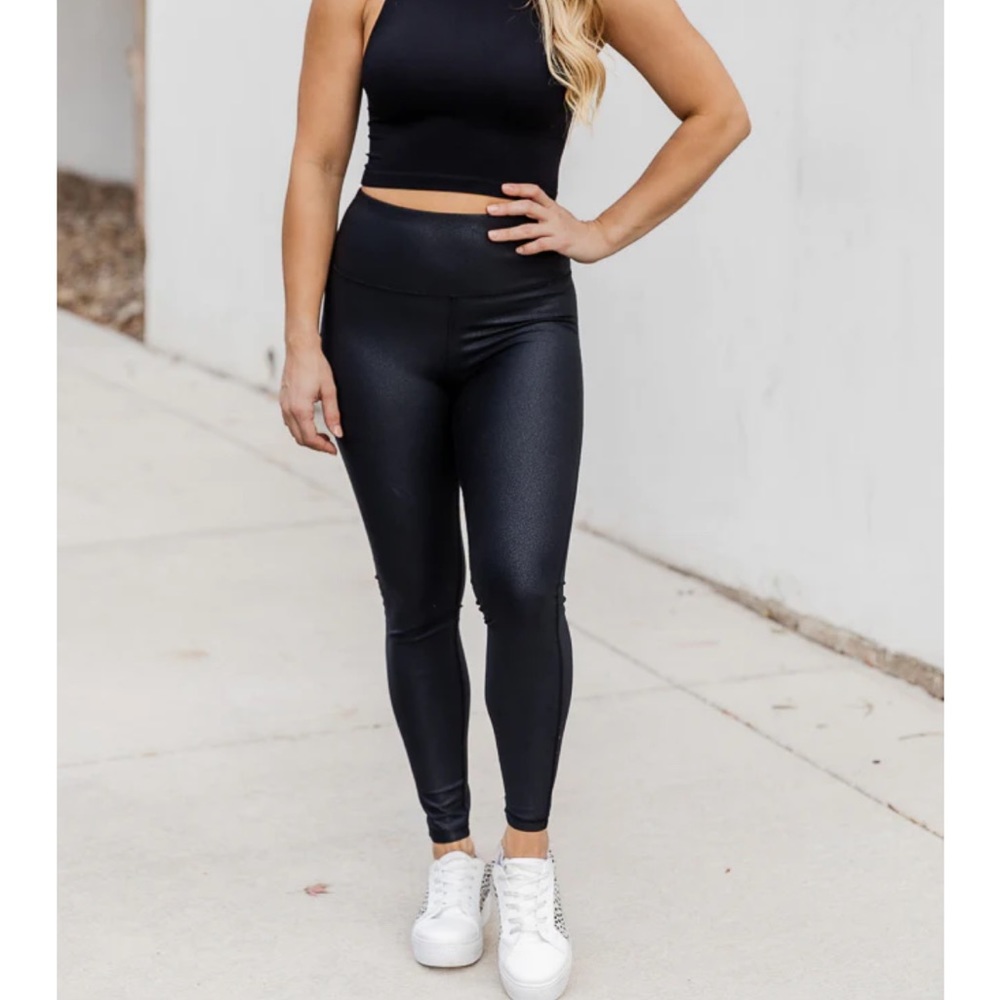 Pink lily Just The Beginning black leggings